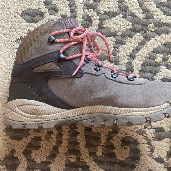 Columbia Hiking Boots - Picture 5 of 7